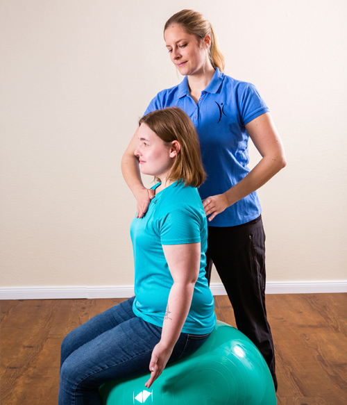 Physiotherapie Übung mit Sitzsack
